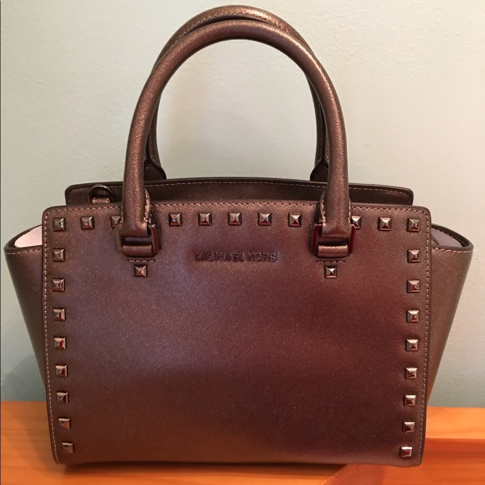 ⭐️HOST PICK⭐️ NWT 💯% Authentic Michael Kors Metallic Selma satchel